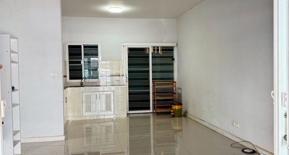 For sale 3 bedrooms townhouse in Mueang Nonthaburi, Nonthaburi