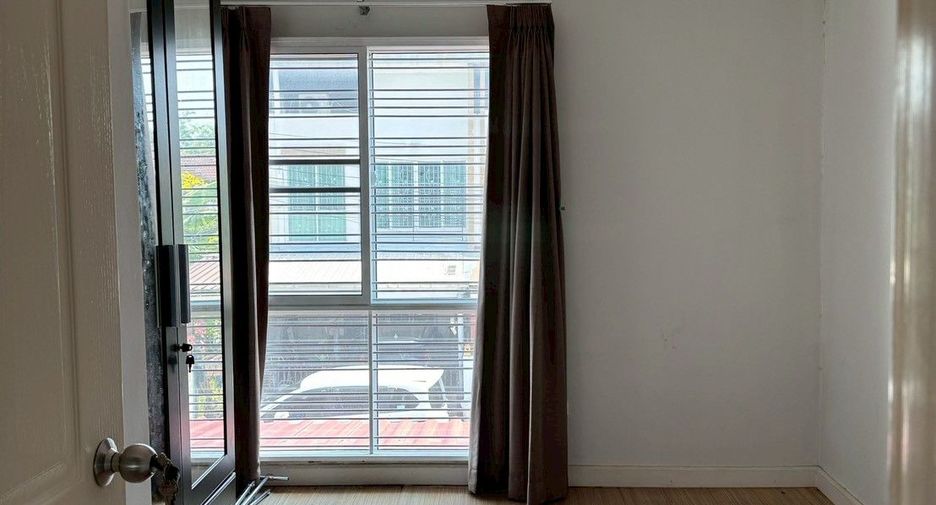 For sale 3 bedrooms townhouse in Mueang Nonthaburi, Nonthaburi