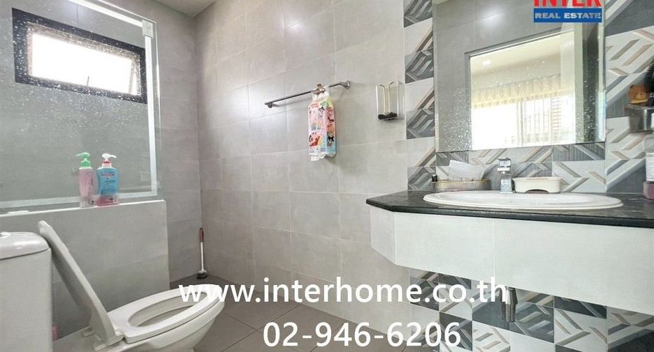 Casa en venta de 4 habitaciones en Krathum Baen, Samut Sakhon
