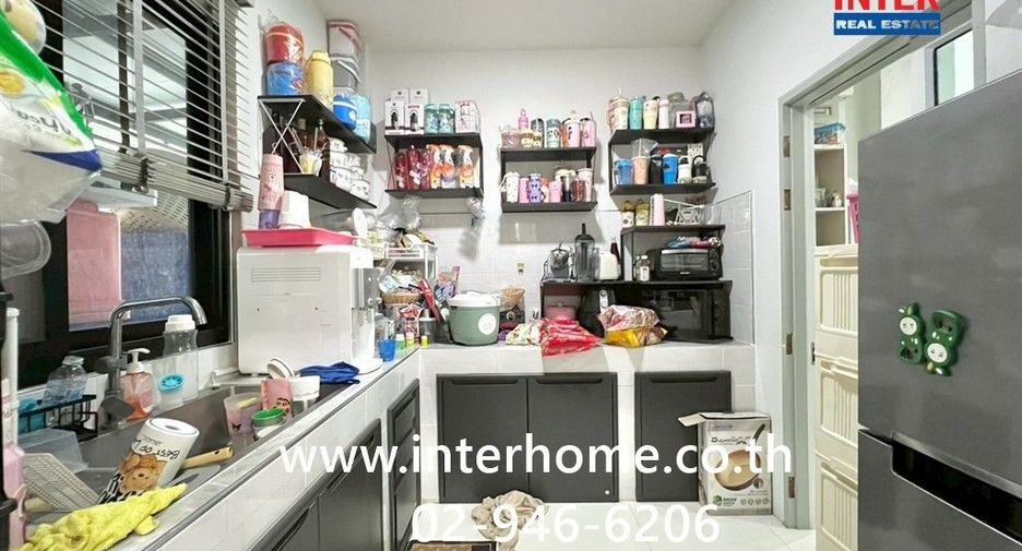 Casa en venta de 4 habitaciones en Krathum Baen, Samut Sakhon