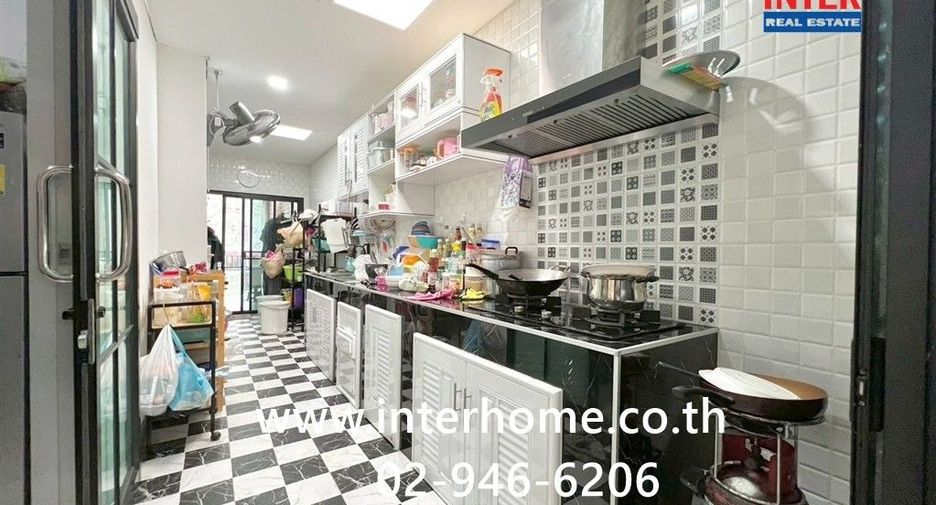 Casa en venta de 4 habitaciones en Krathum Baen, Samut Sakhon