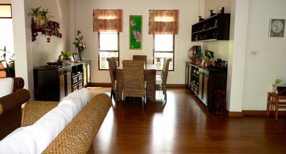 For sale 3 bedrooms villa in Sattahip, Chonburi