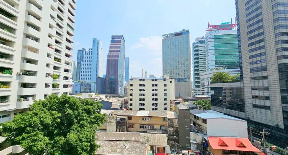 For rent 3 bedrooms apartment in Khlong Toei, Bangkok