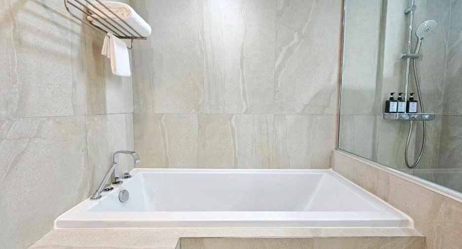 For rent 3 bedrooms apartment in Khlong Toei, Bangkok