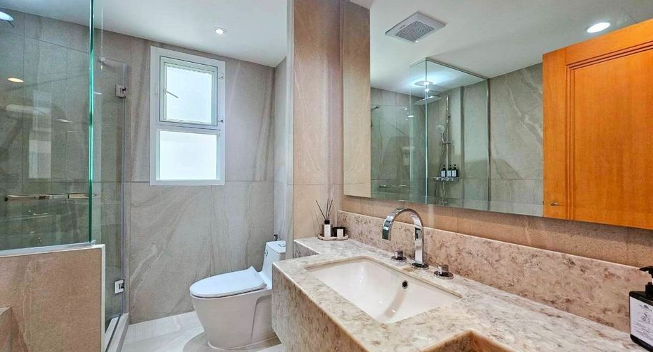 For rent 3 bedrooms apartment in Khlong Toei, Bangkok