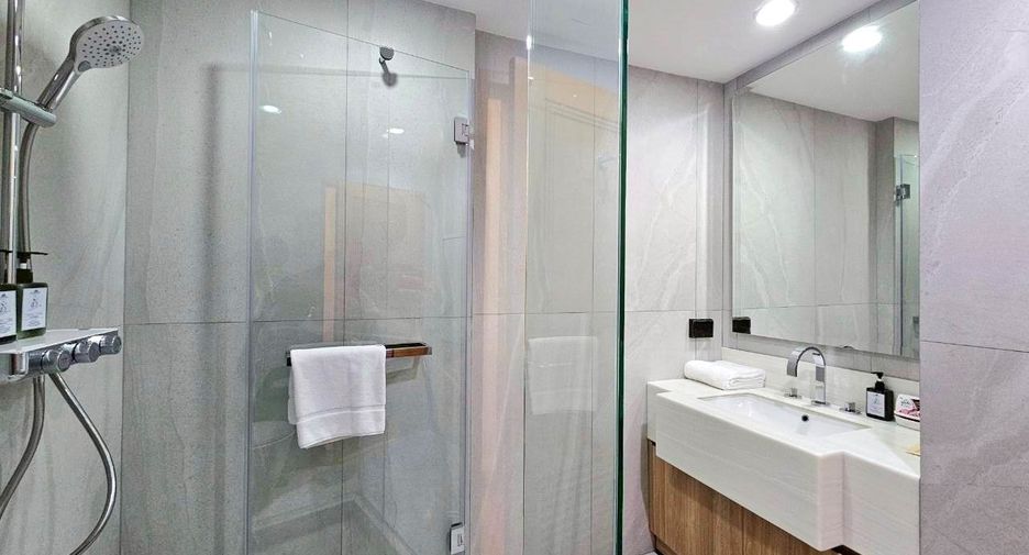 For rent 3 bedrooms apartment in Khlong Toei, Bangkok