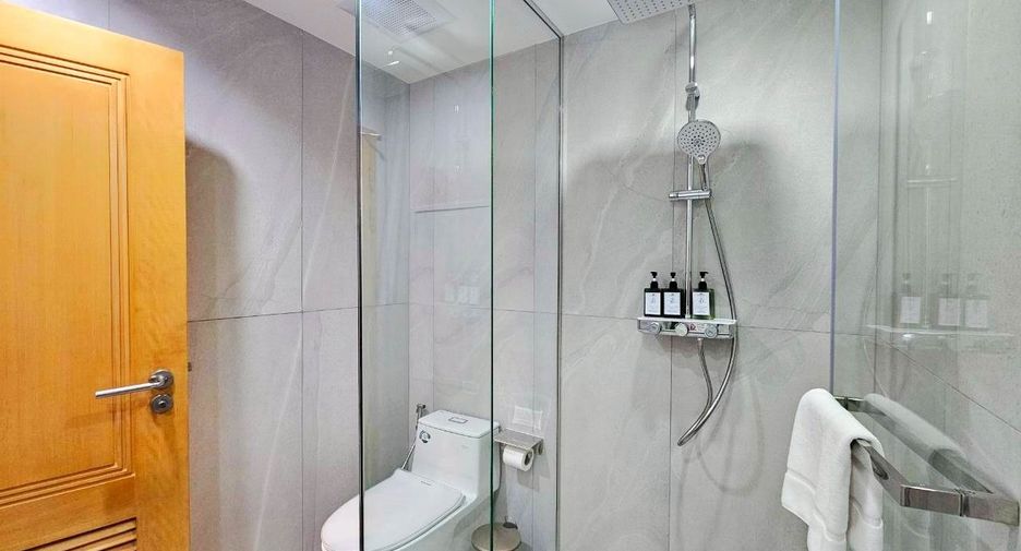 For rent 3 bedrooms apartment in Khlong Toei, Bangkok