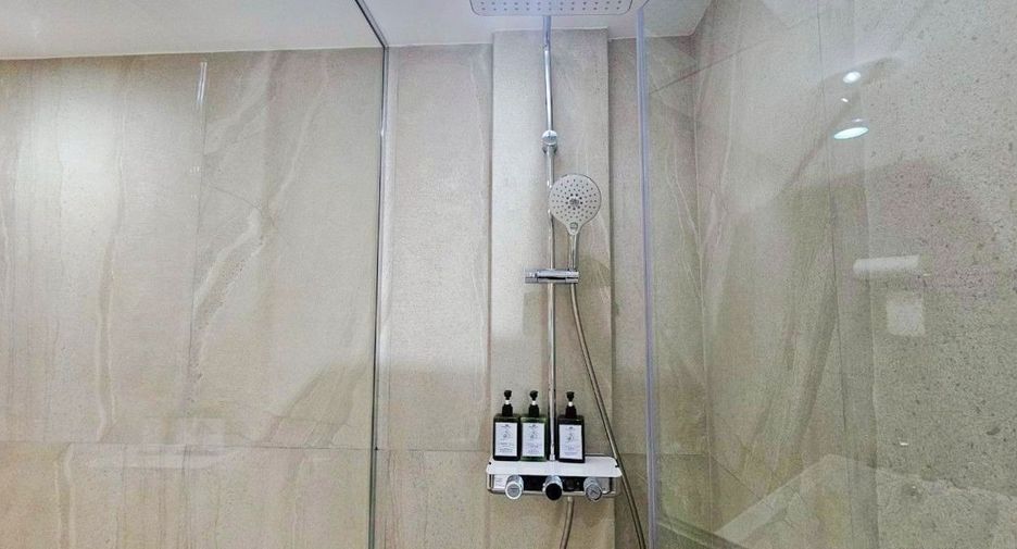 For rent 3 bedrooms apartment in Khlong Toei, Bangkok