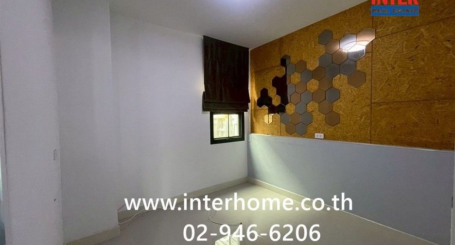Casa adosada en venta de 4 habitaciones en Sam Phran, Nakhon Pathom