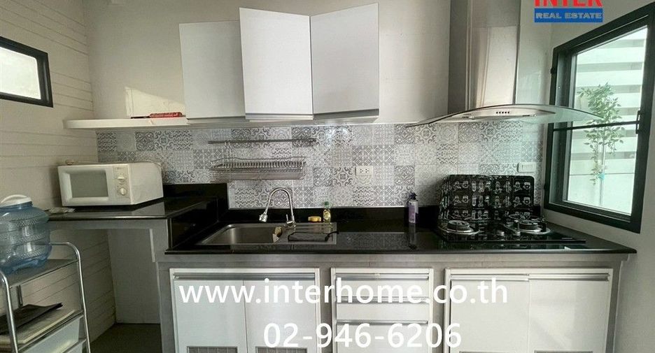 Casa adosada en venta de 4 habitaciones en Sam Phran, Nakhon Pathom