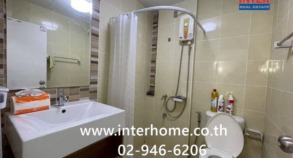 Casa adosada en venta de 4 habitaciones en Sam Phran, Nakhon Pathom