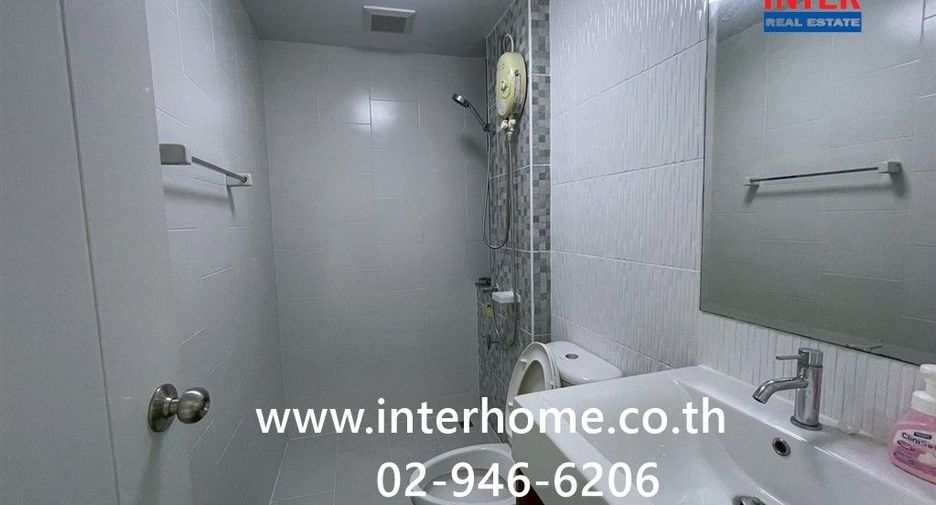 Casa adosada en venta de 4 habitaciones en Sam Phran, Nakhon Pathom