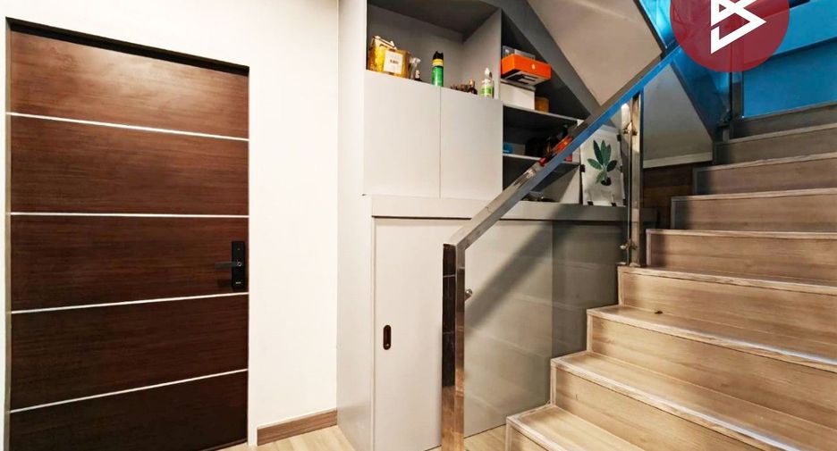 For sale 4 bedrooms house in Sai Mai, Bangkok