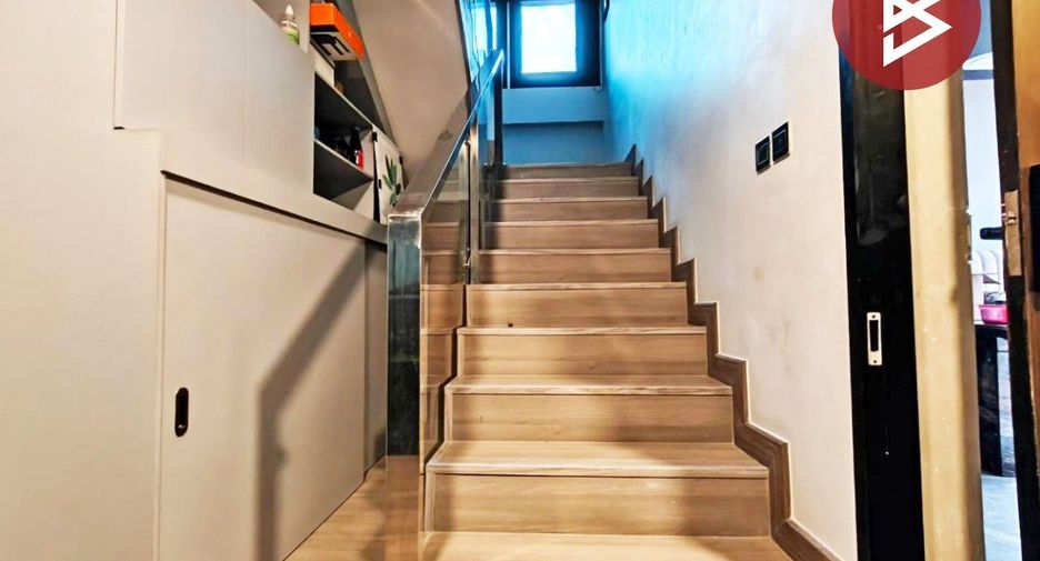 For sale 4 bedrooms house in Sai Mai, Bangkok