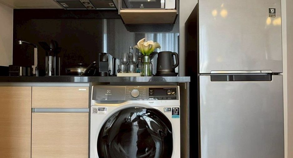 For rent 2 bedrooms condo in Khlong Toei, Bangkok