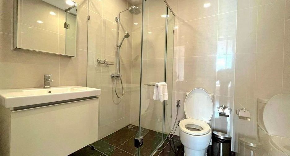 For rent 2 bedrooms condo in Khlong Toei, Bangkok