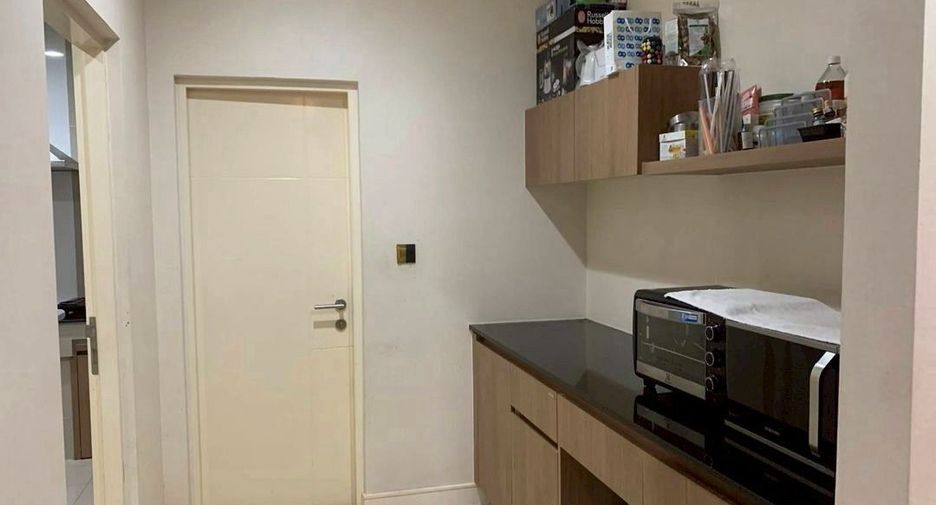 For rent 4 bedrooms house in Bang Kapi, Bangkok