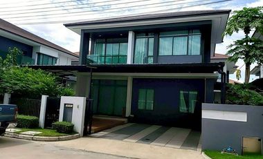 For rent 4 bedrooms house in Bang Kapi, Bangkok