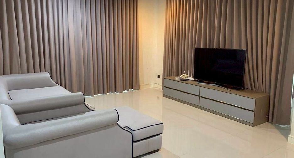 For rent 4 bedrooms house in Bang Kapi, Bangkok