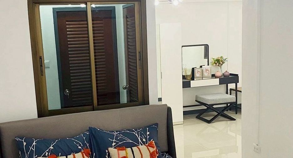 For rent 4 bedrooms townhouse in Prawet, Bangkok