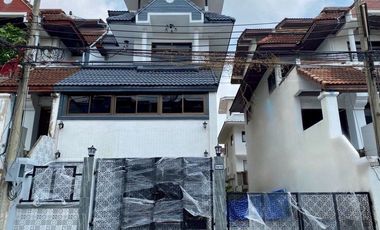 For rent 4 bedrooms townhouse in Prawet, Bangkok