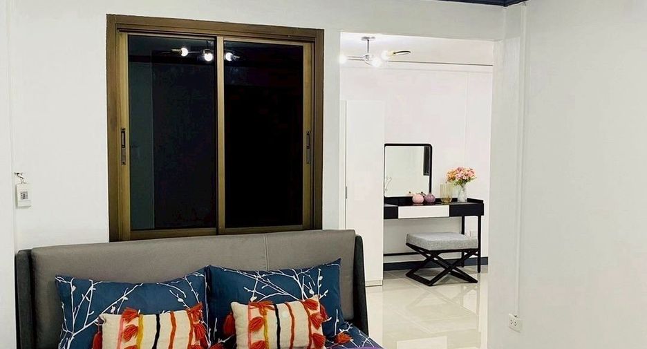For rent 4 bedrooms townhouse in Prawet, Bangkok