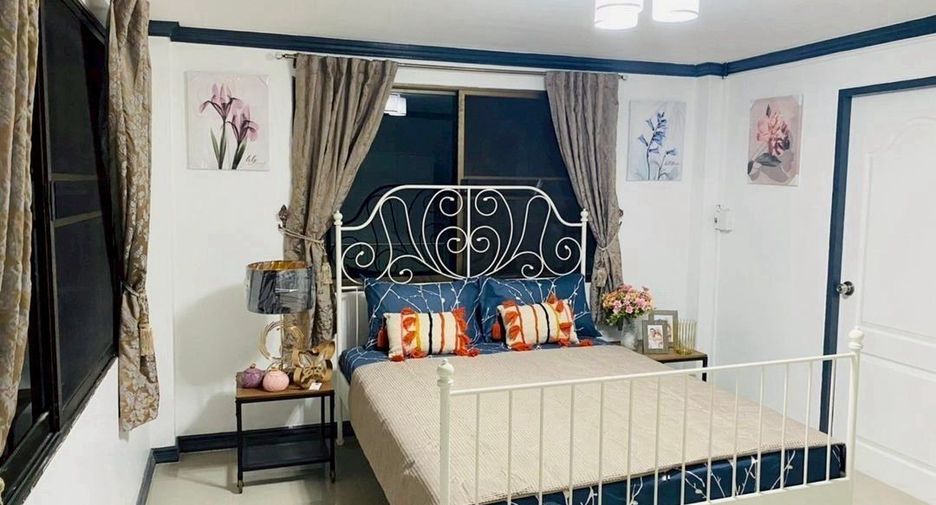 For rent 4 bedrooms townhouse in Prawet, Bangkok