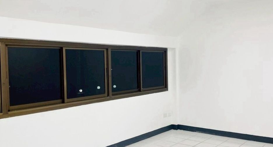 For rent 4 bedrooms townhouse in Prawet, Bangkok