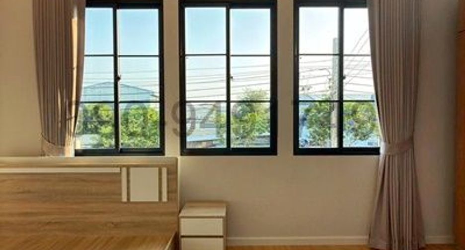 For rent 3 bedrooms townhouse in Prawet, Bangkok