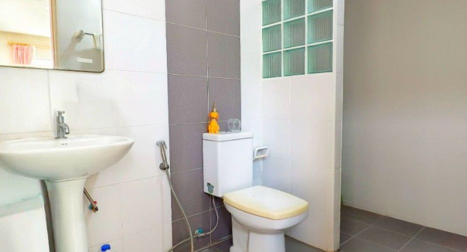 For sale 3 bedrooms townhouse in Mueang Samut Sakhon, Samut Sakhon