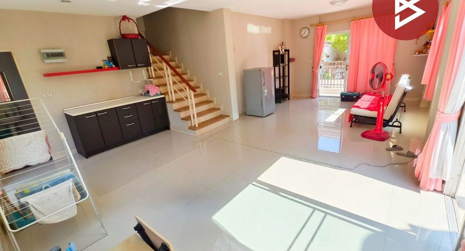 For sale 3 bedrooms townhouse in Mueang Samut Sakhon, Samut Sakhon