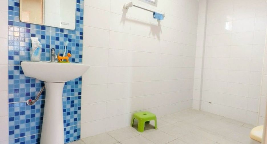 For sale 3 bedrooms townhouse in Mueang Samut Sakhon, Samut Sakhon