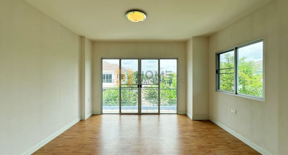 For sale 3 bedrooms house in Phasi Charoen, Bangkok