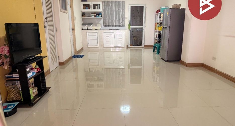 For sale 3 bedrooms townhouse in Pluak Daeng, Rayong