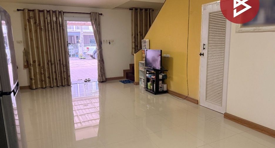 For sale 3 bedrooms townhouse in Pluak Daeng, Rayong