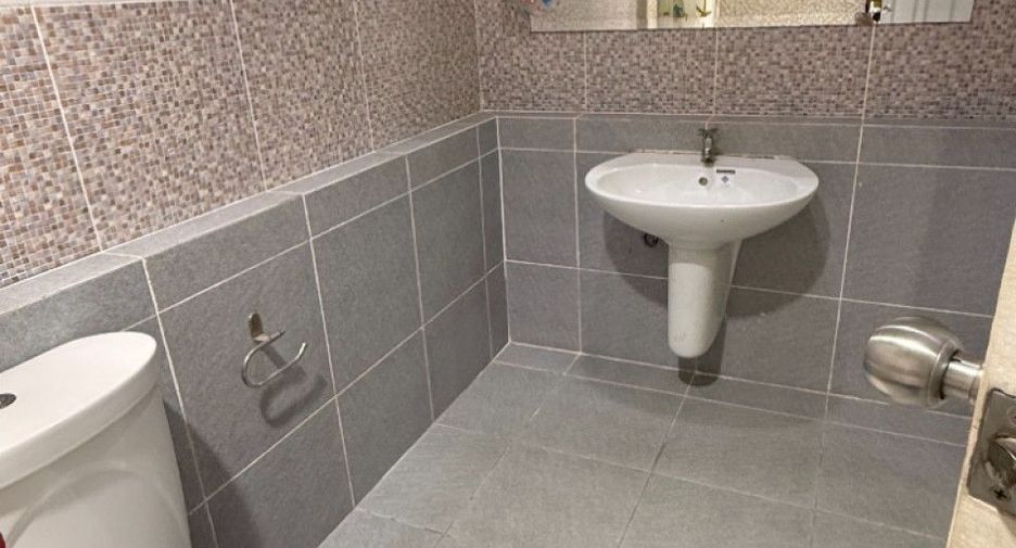 For sale 3 bedrooms townhouse in Pluak Daeng, Rayong