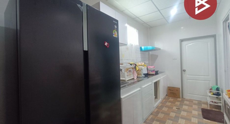 For sale 4 bedrooms house in Sam Phran, Nakhon Pathom