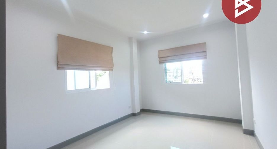 For sale 4 bedrooms house in Sam Phran, Nakhon Pathom