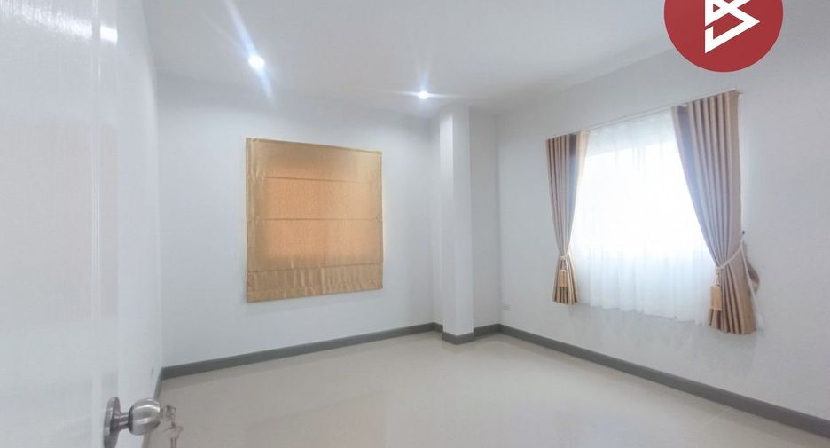 For sale 4 bedrooms house in Sam Phran, Nakhon Pathom