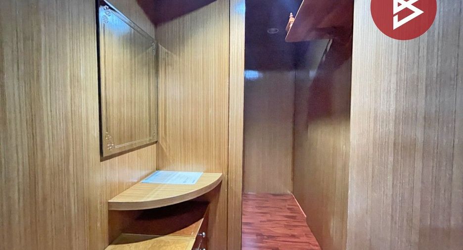 For sale 1 bed condo in Mueang Pathum Thani, Pathum Thani