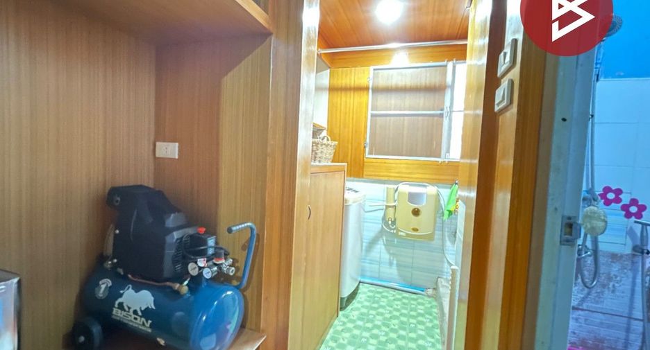For sale 1 bed condo in Mueang Pathum Thani, Pathum Thani