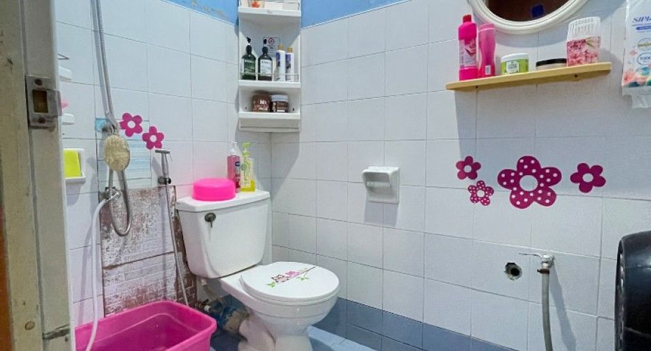 For sale 1 bed condo in Mueang Pathum Thani, Pathum Thani