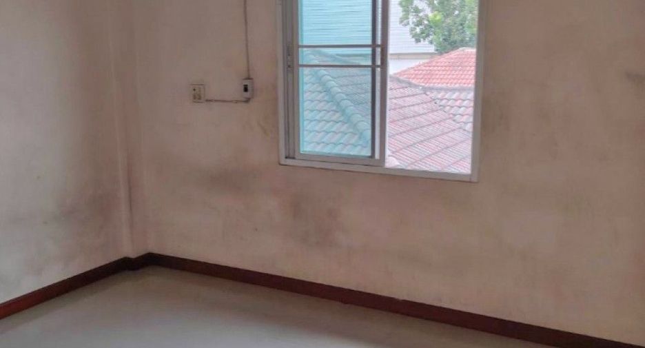For sale 2 bedrooms townhouse in Mueang Samut Sakhon, Samut Sakhon