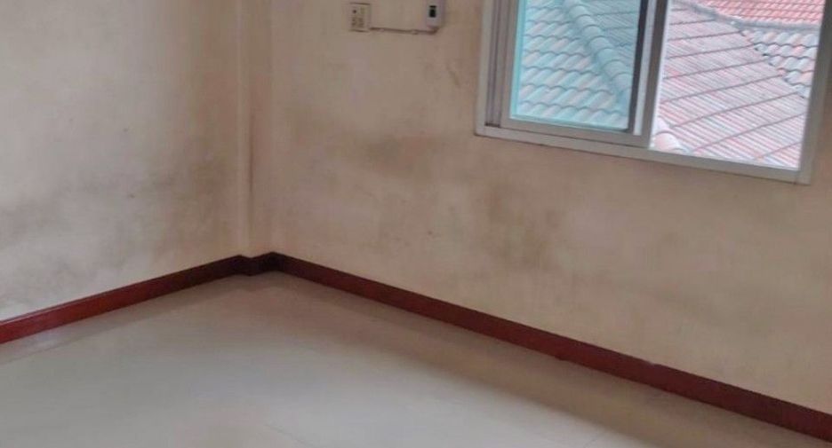 For sale 2 bedrooms townhouse in Mueang Samut Sakhon, Samut Sakhon