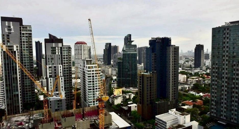 For rent 1 bed condo in Watthana, Bangkok