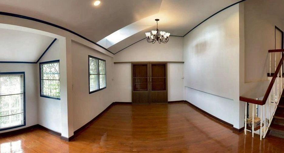 For rent 3 bedrooms house in Khlong San, Bangkok