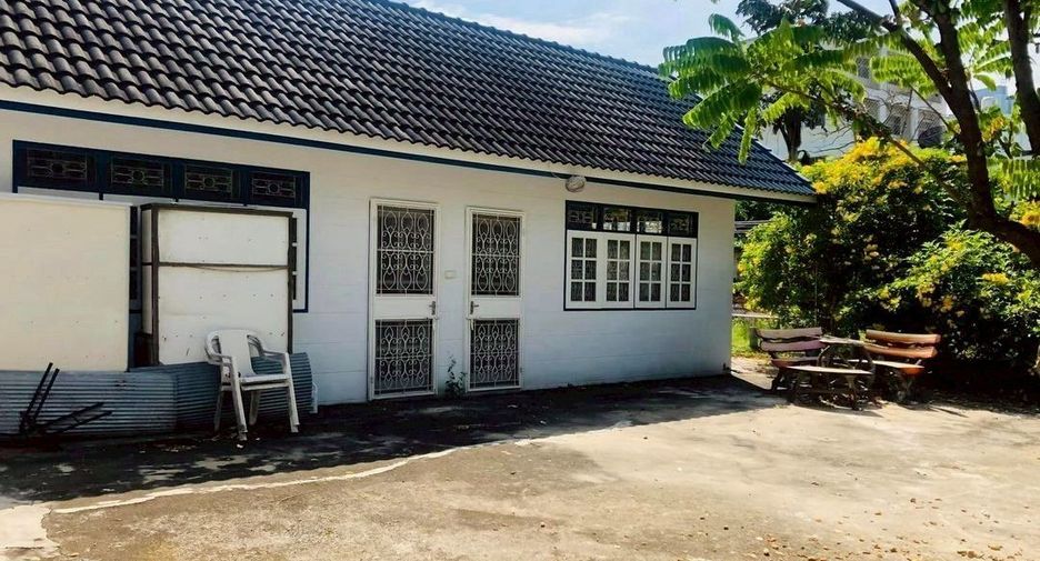 For rent 3 bedrooms house in Khlong San, Bangkok