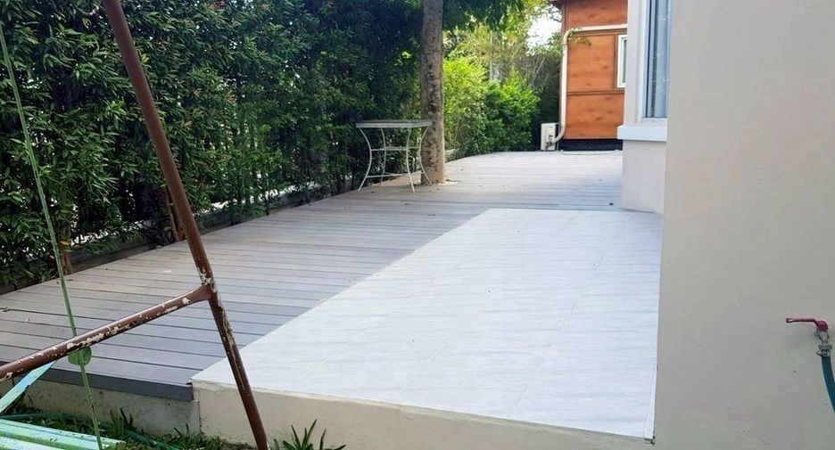 For rent 3 bedrooms house in Bang Khun Thian, Bangkok