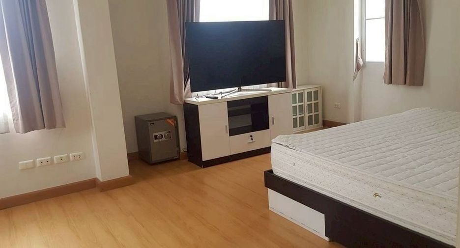 For rent 3 bedrooms house in Bang Khun Thian, Bangkok
