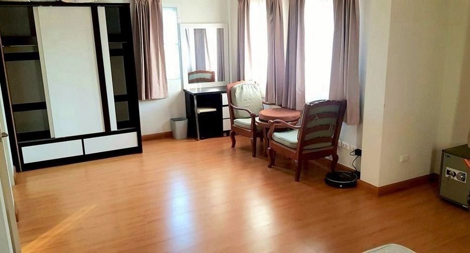 For rent 3 bedrooms house in Bang Khun Thian, Bangkok